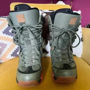 DC Lynx Snowboard Boots  Men’s Size 7.5